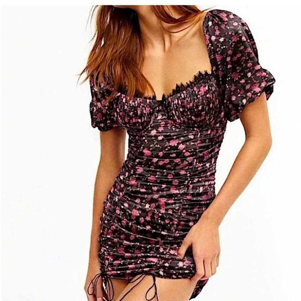 🆕For Love & Lemons Melrose Black & Pink Floral Mini
Ruched Dress.
